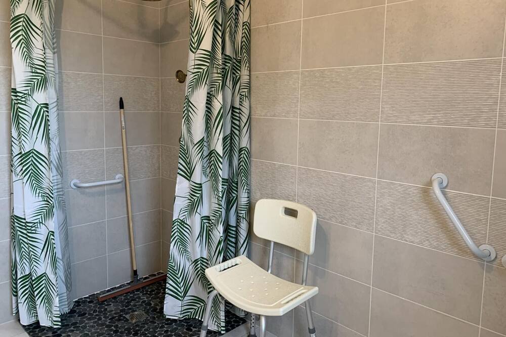 Photo of Bathroom in Octeville-sur-Mer