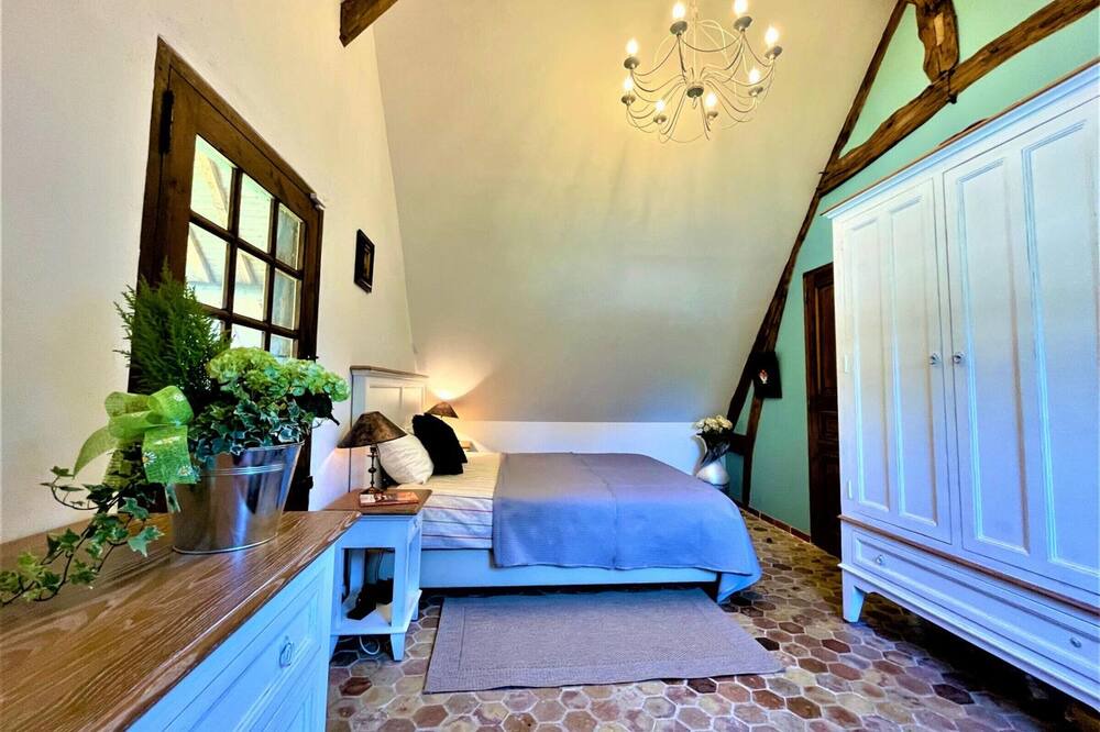 Photo of Bedroom in Isneauville