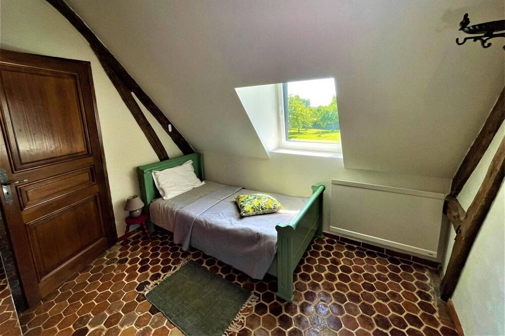 Photo of Bedroom in Isneauville