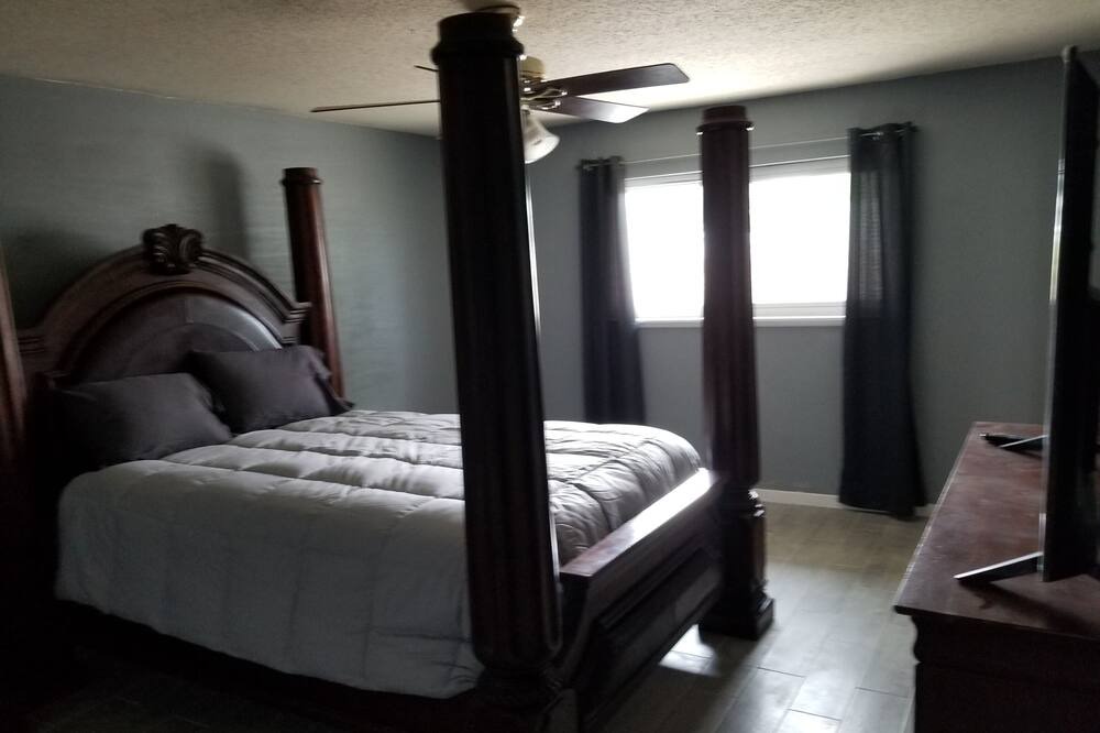 Photo of Bedroom in Biggs Field