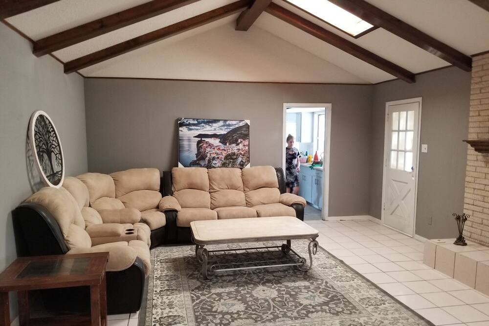 Photo of Livingroom in Biggs Field