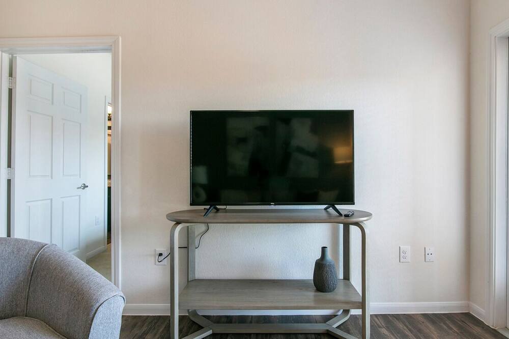 Photo of Livingroom in McNeil