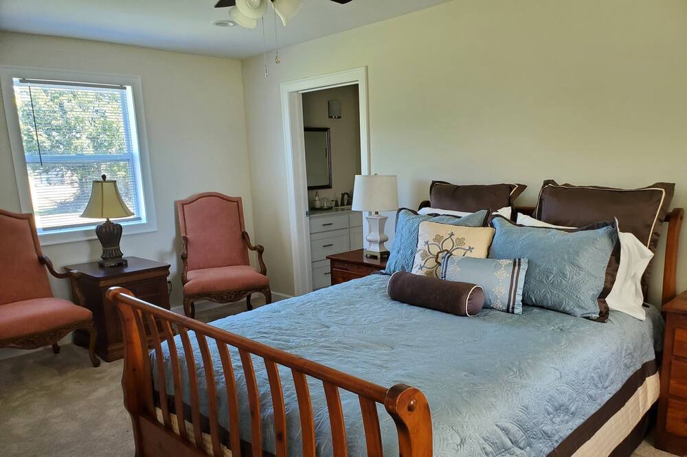 Photo of Bedroom in Springdale