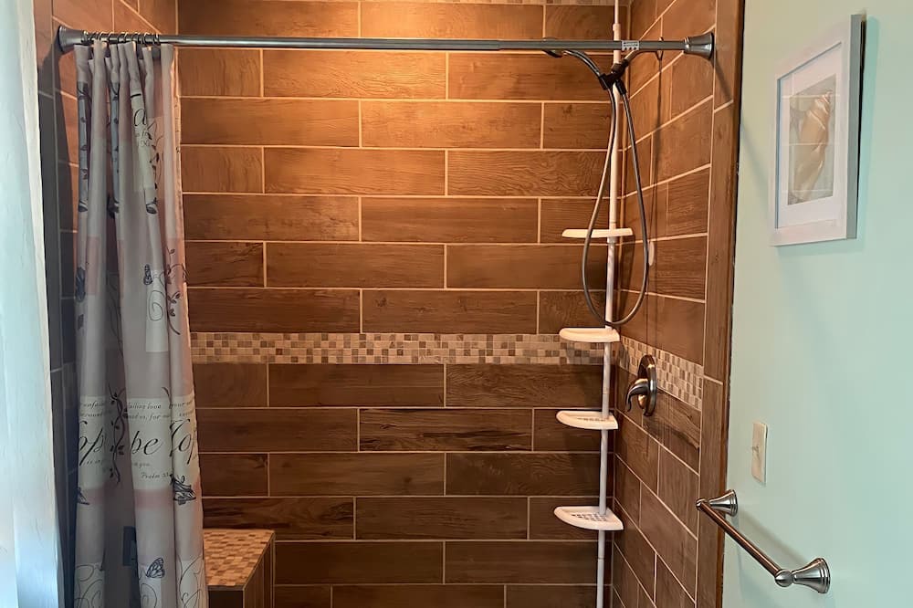 Photo of Bathroom in Brier Hill