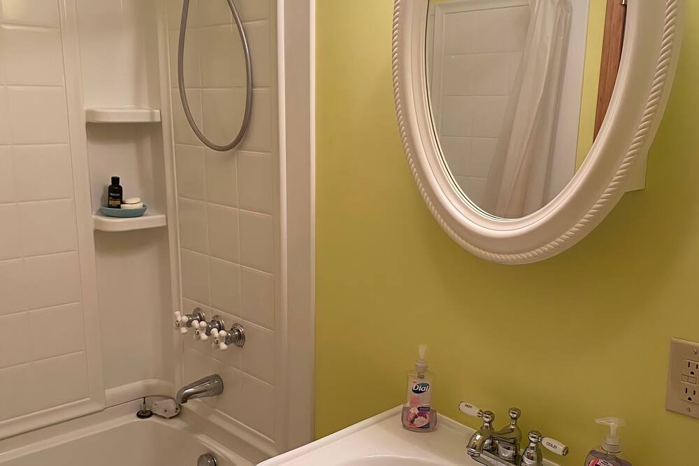 Photo of Bathroom in Brier Hill
