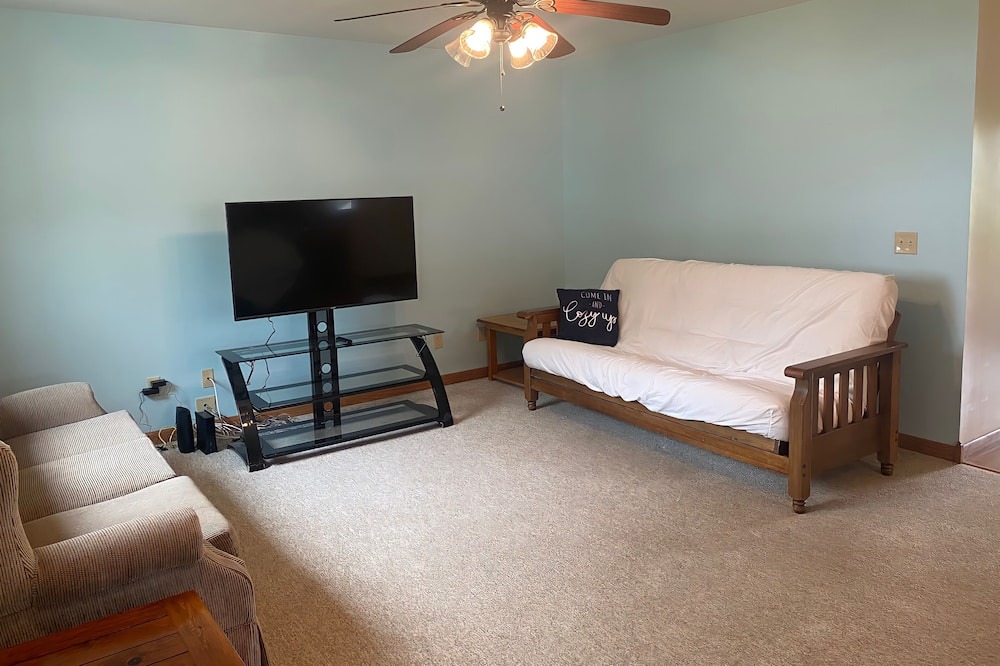 Photo of Livingroom in Brier Hill