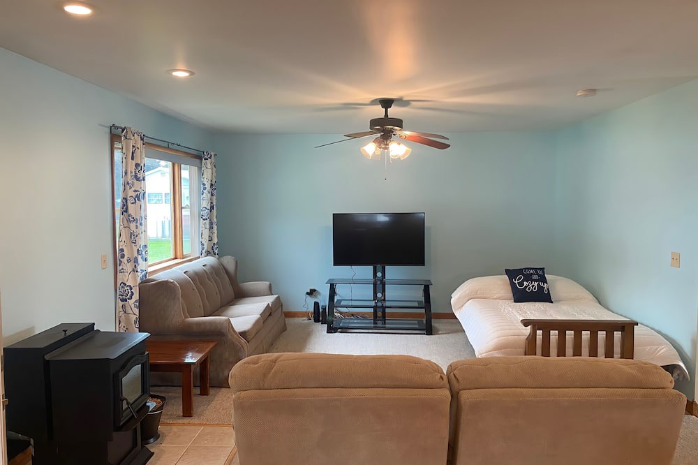 Photo of Livingroom in Brier Hill