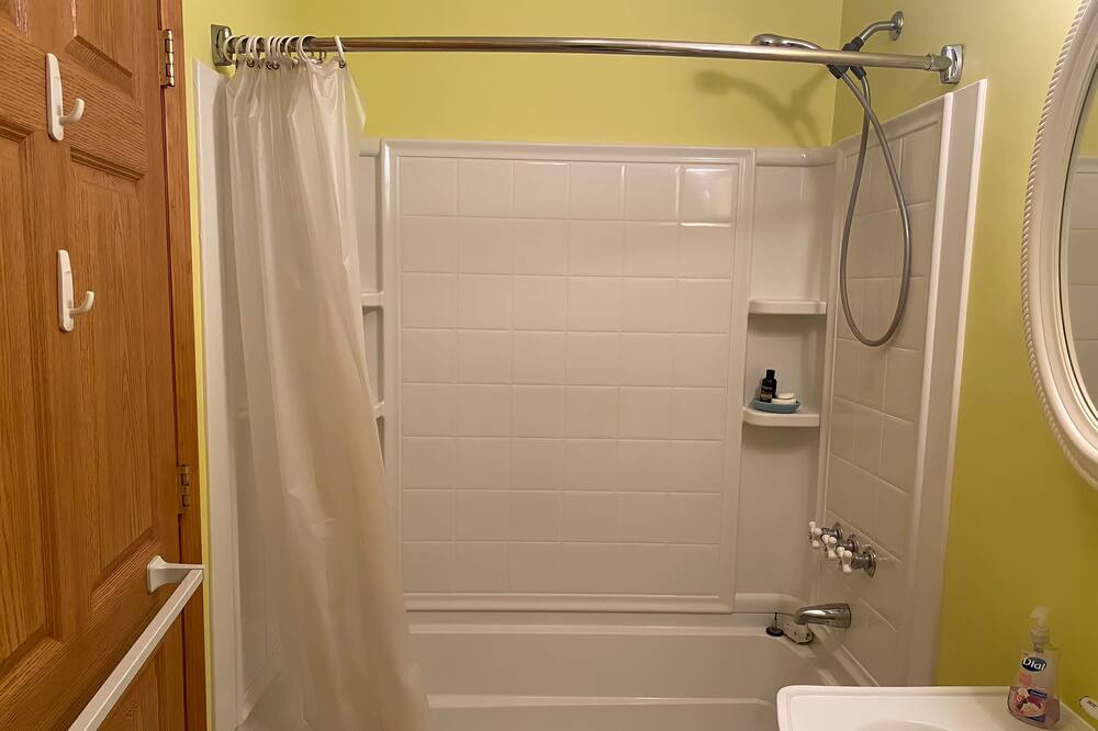 Photo of Bathroom in Brier Hill
