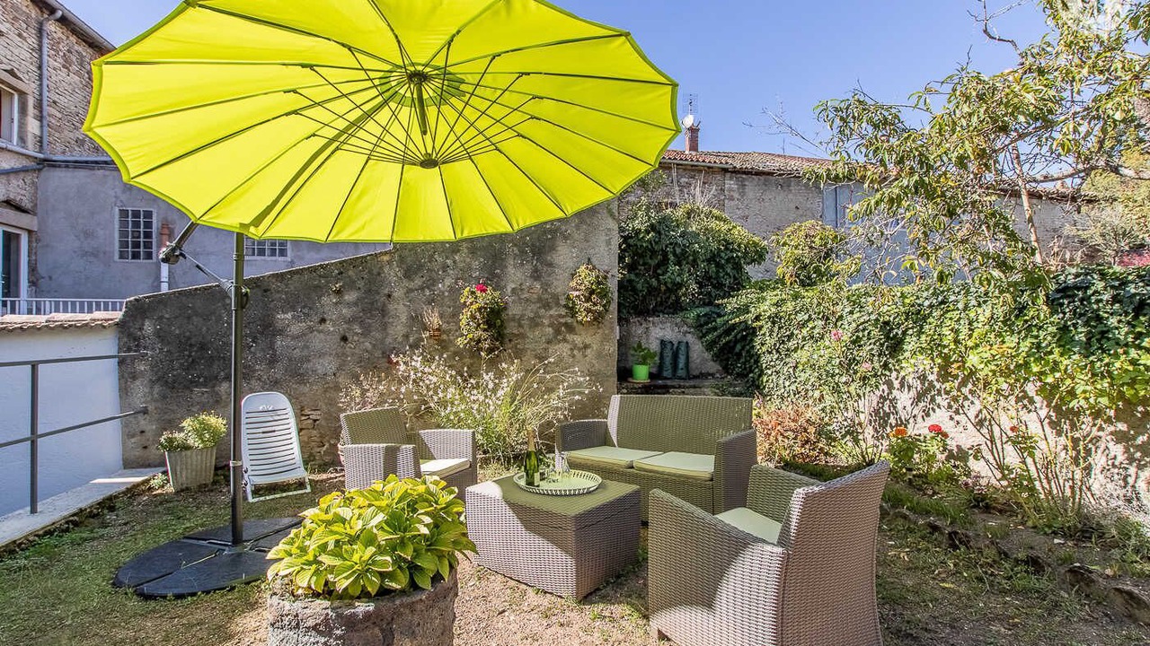 Photo of Patio Balcony in Cluny