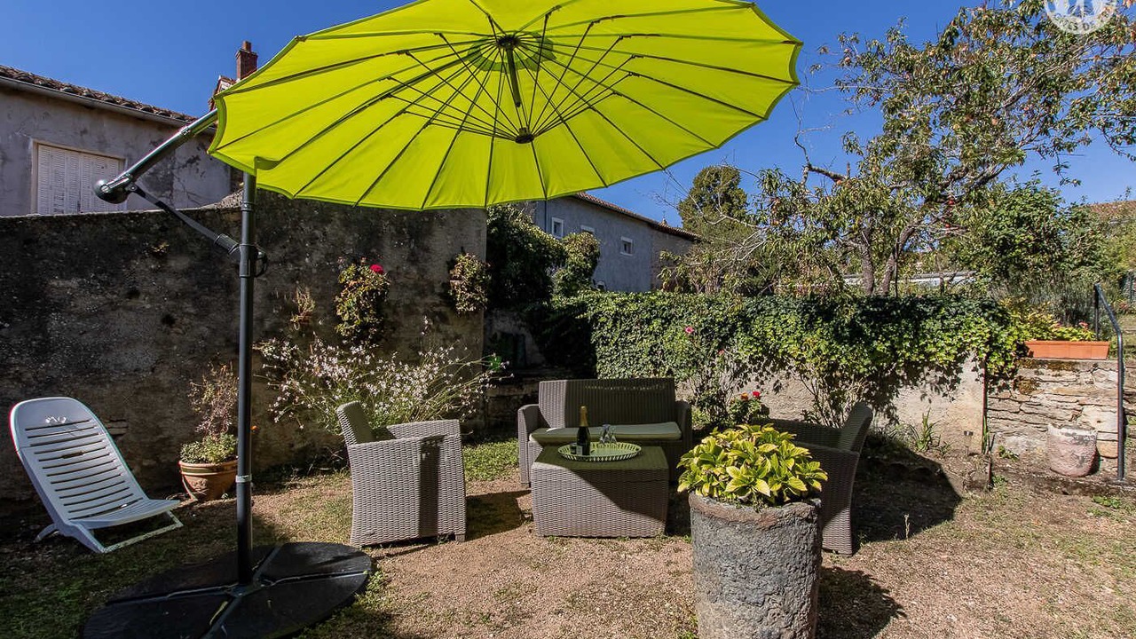 Photo of Patio Balcony in Cluny