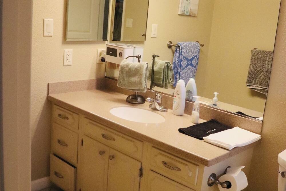 Photo of Bathroom in Salinas