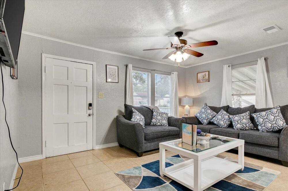 Photo of Livingroom in Groves