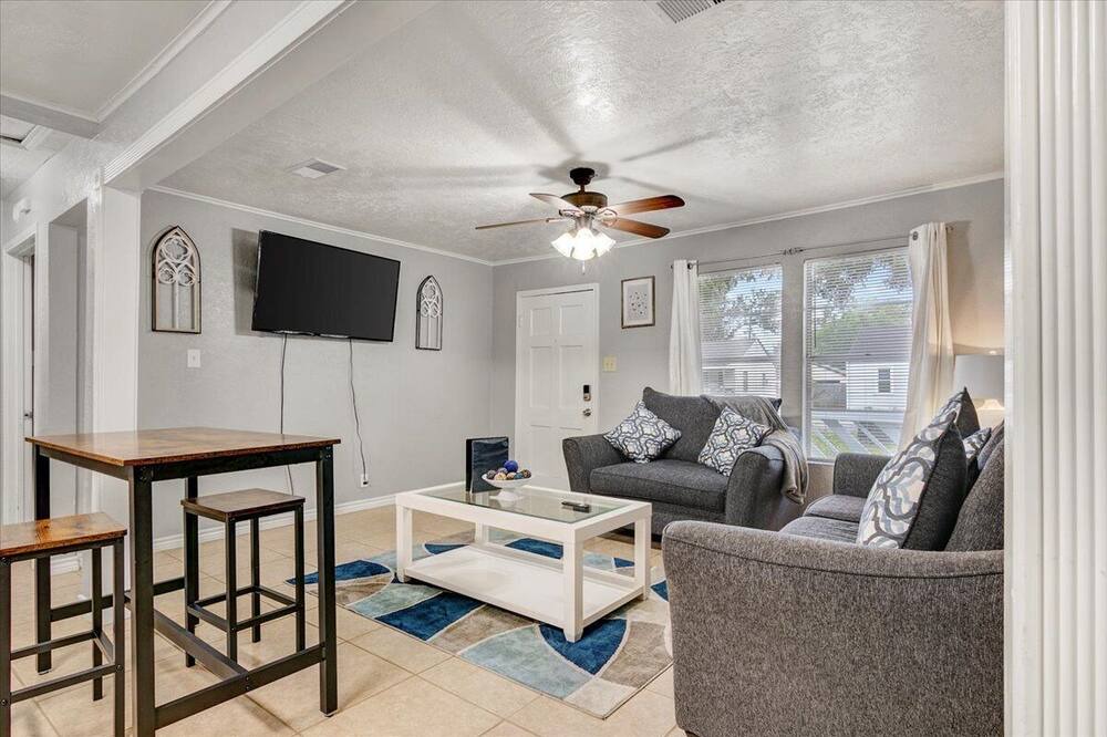 Photo of Livingroom in Groves