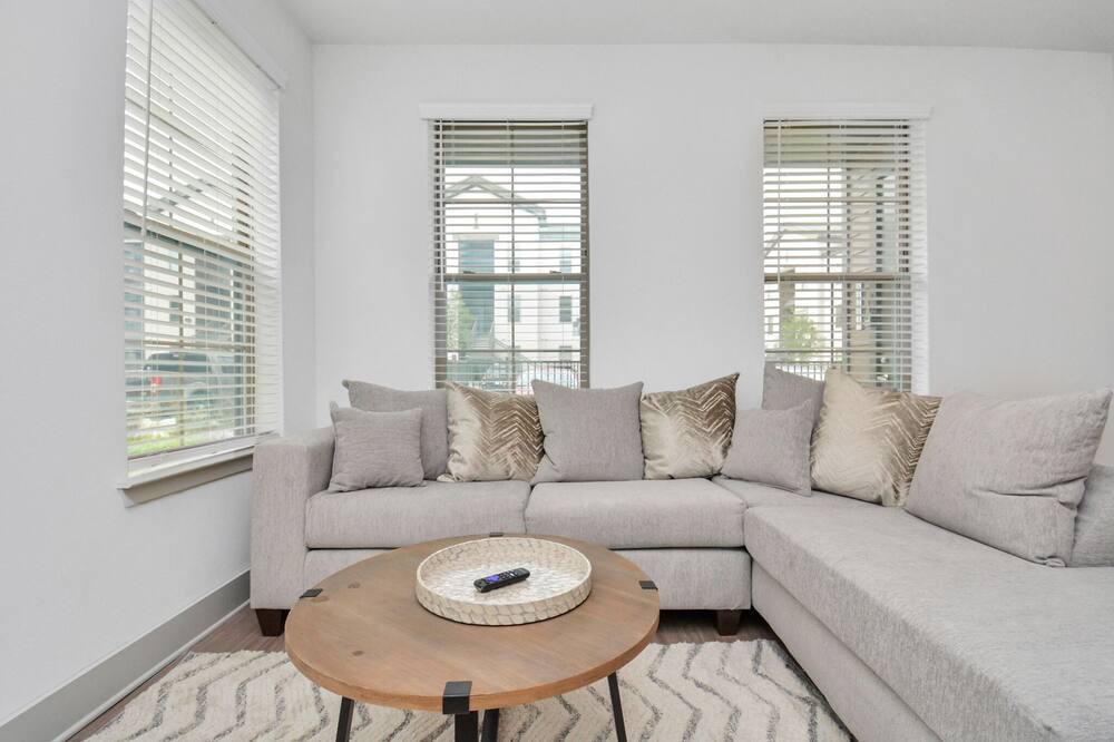 Photo of Livingroom in Spring
