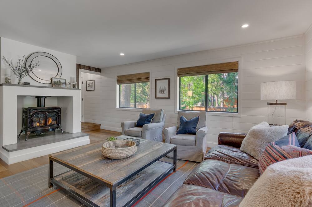 Photo of Livingroom in Tahoe Pines