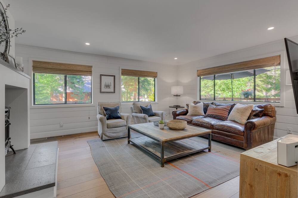 Photo of Livingroom in Tahoe Pines