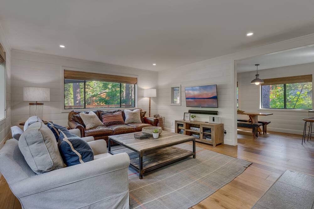 Photo of Livingroom in Tahoe Pines
