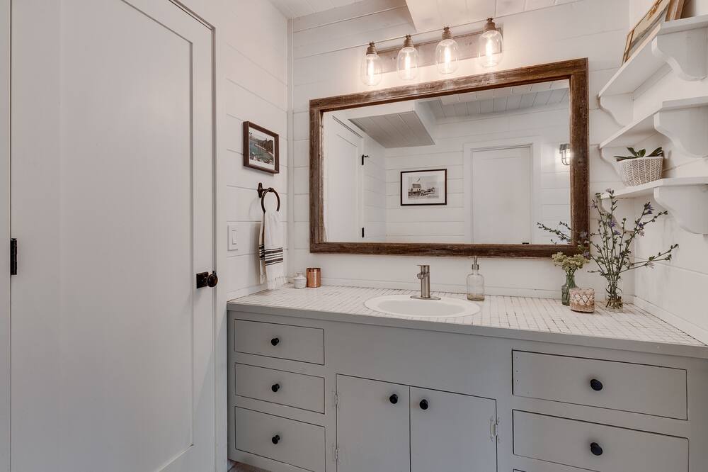 Photo of Bathroom in Tahoe Pines