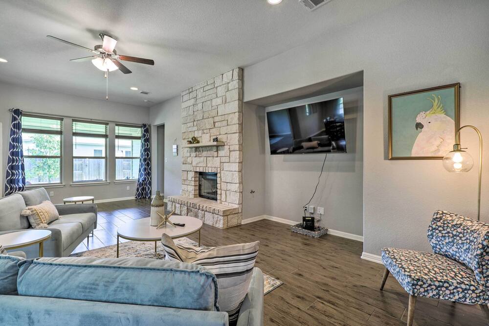Photo of Livingroom in Pflugerville