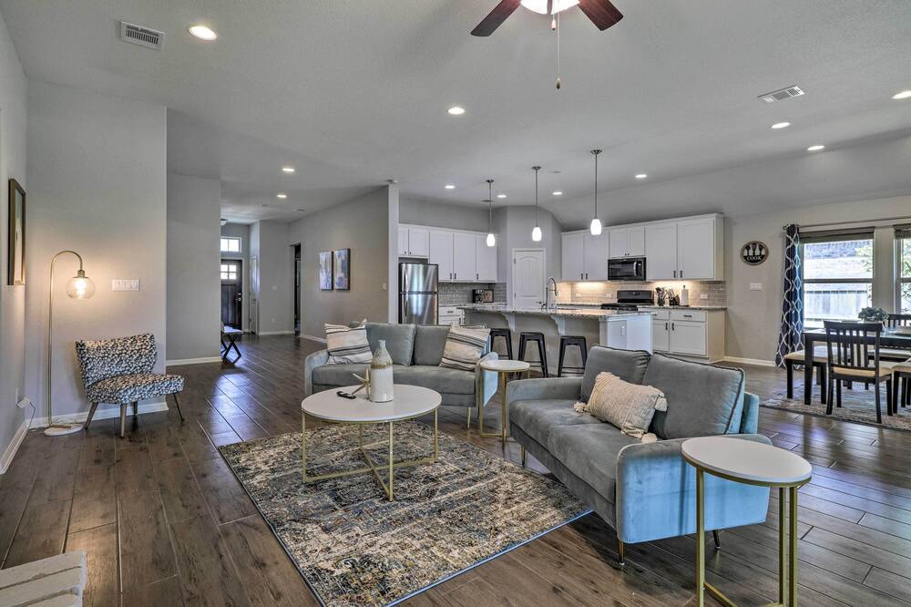 Photo of Livingroom in Pflugerville
