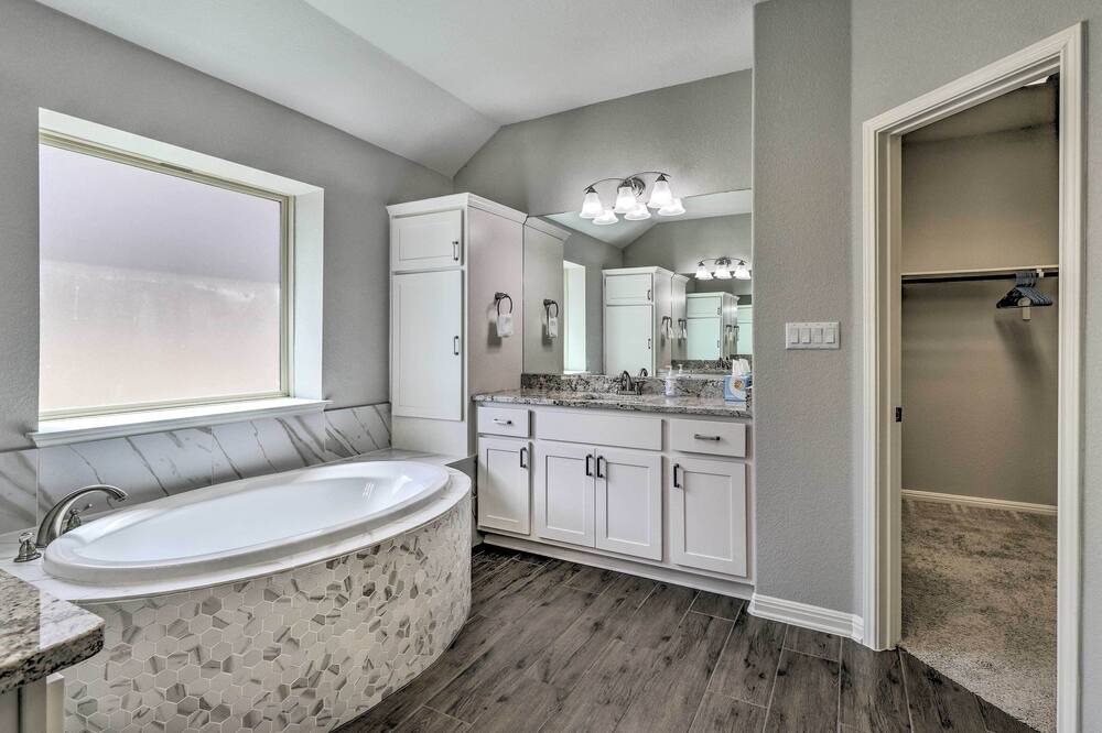 Photo of Bathroom in Pflugerville
