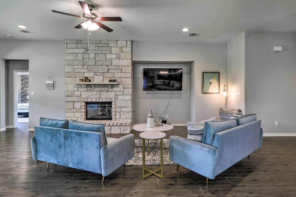 Photo of Livingroom in Pflugerville