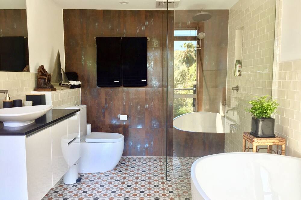 Photo of Bedroom in Phegans Bay