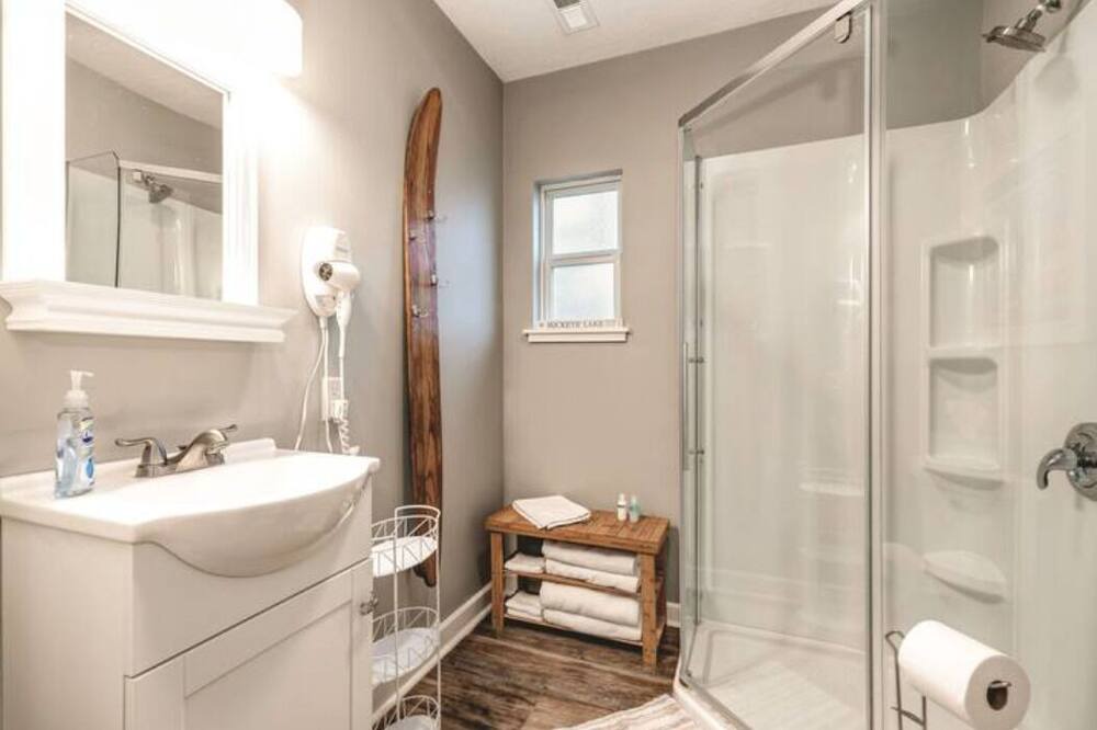 Photo of Bathroom in Nashport