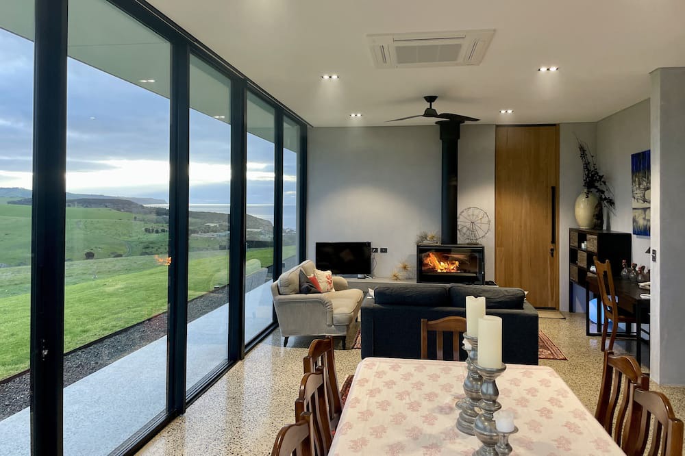 Photo of Livingroom in Duncan