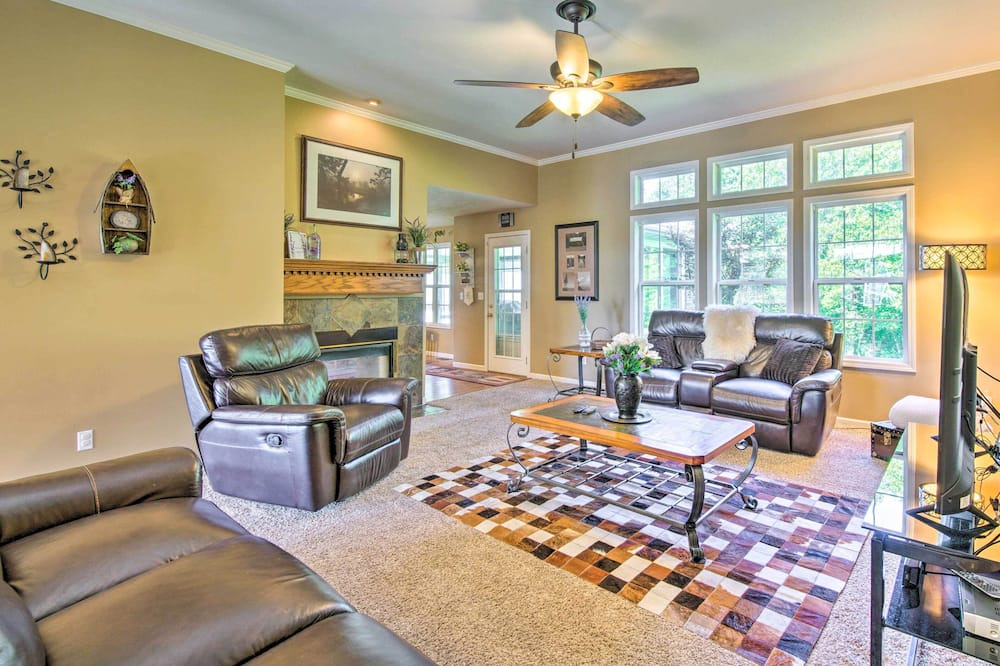 Photo of Livingroom in Nixa