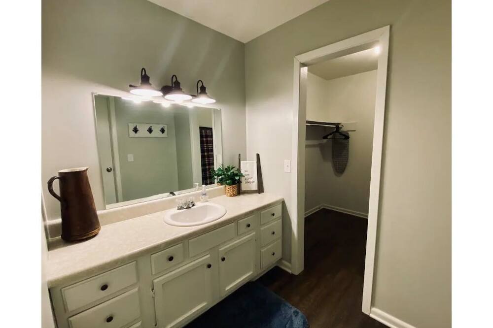 Photo of Bathroom in Pangburn