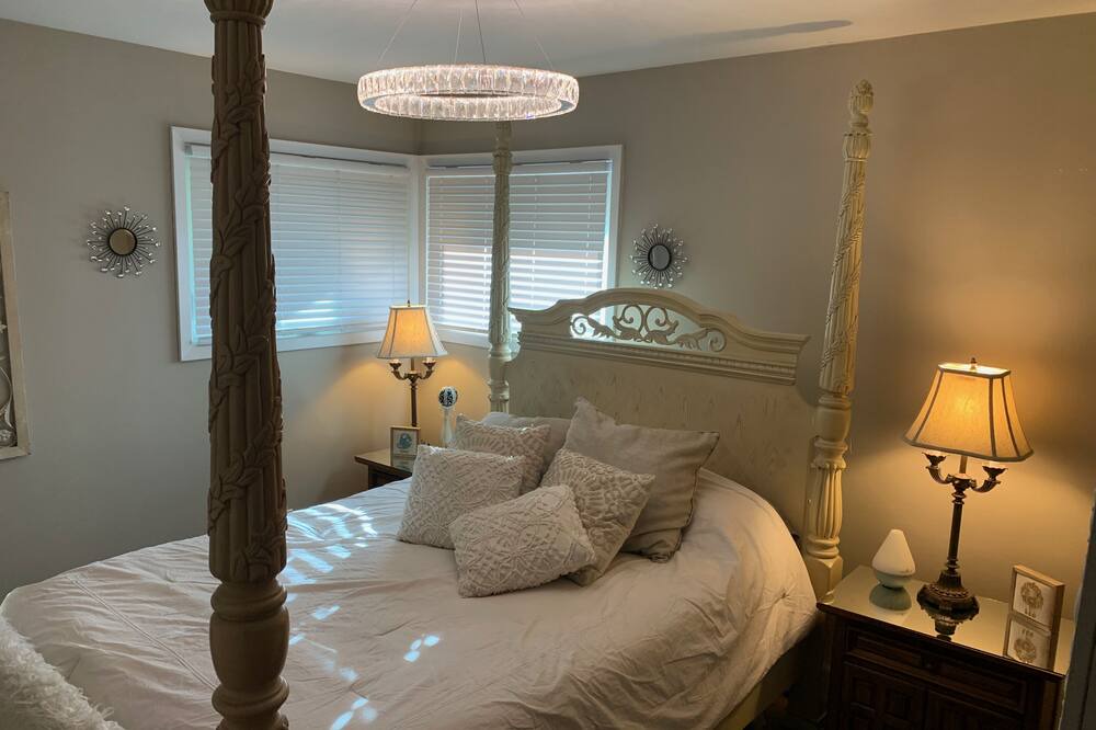 Photo of Bedroom in Maplewood