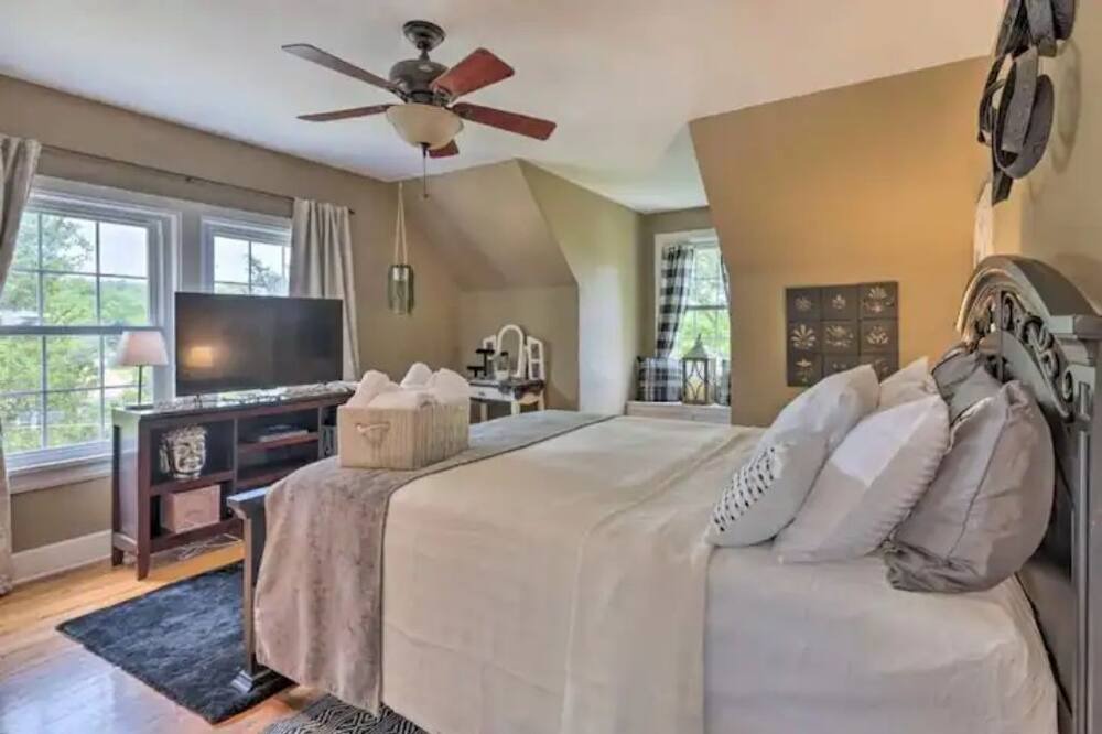 Photo of Bedroom in Cabool