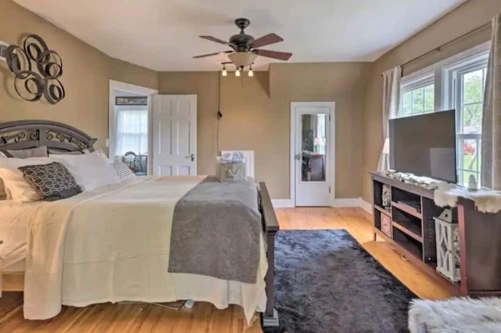 Photo of Bedroom in Cabool