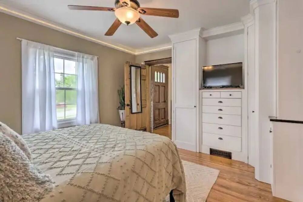 Photo of Bedroom in Cabool