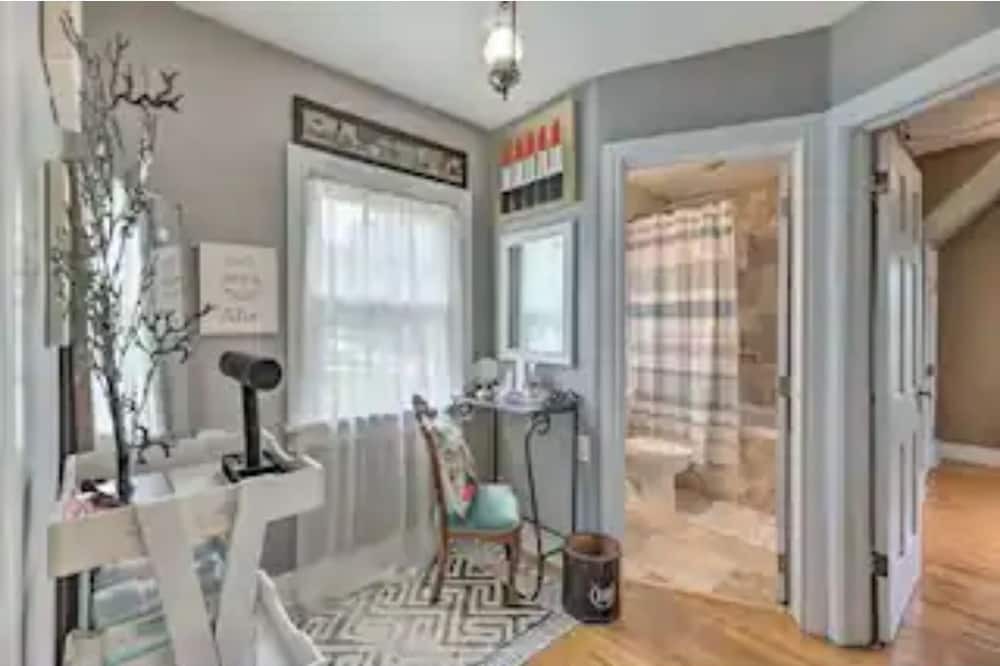 Photo of Bedroom in Cabool