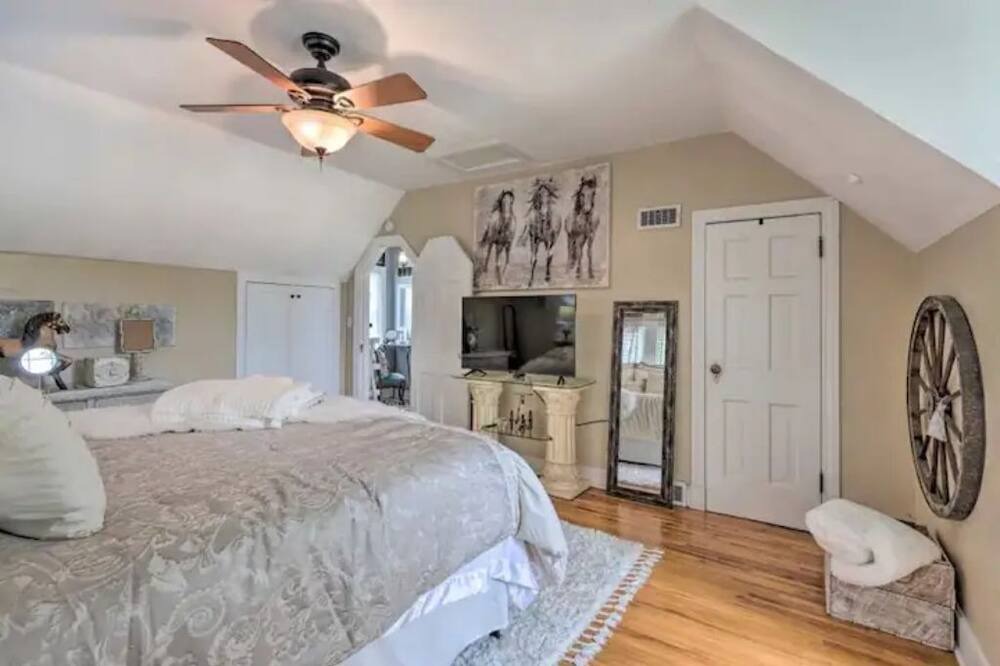 Photo of Bedroom in Cabool