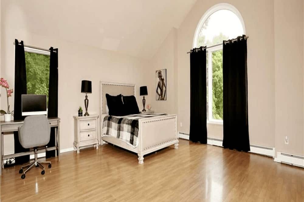 Photo of Bedroom in Pomona