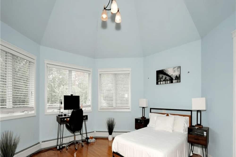 Photo of Bedroom in Pomona
