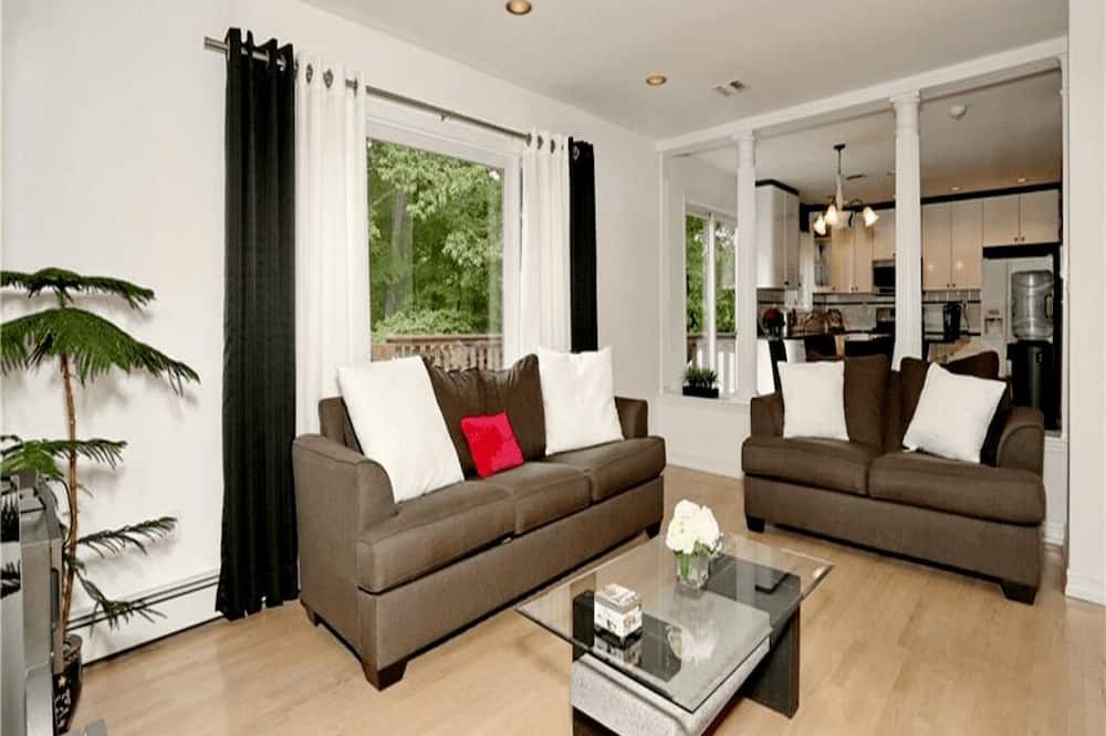 Photo of Livingroom in Pomona