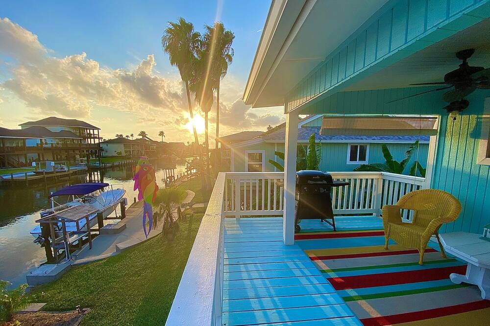 Photo of Patio Balcony in City-by-the Sea