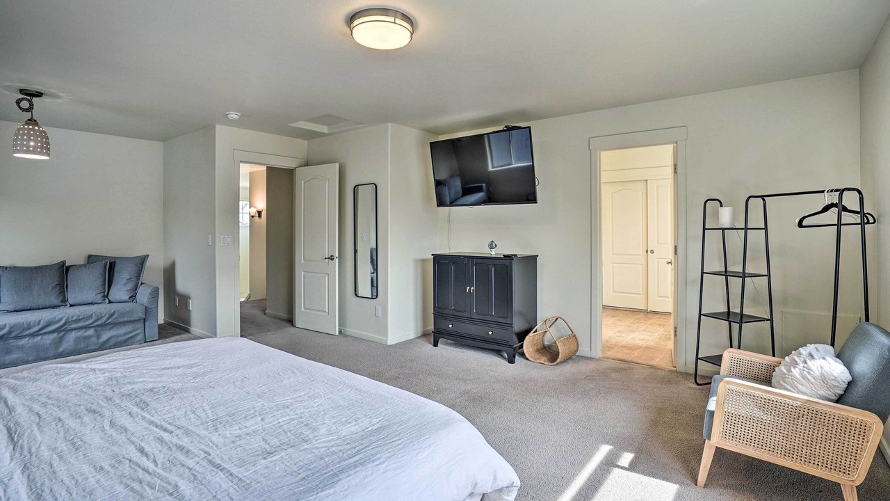 Photo of Others in Larkspur