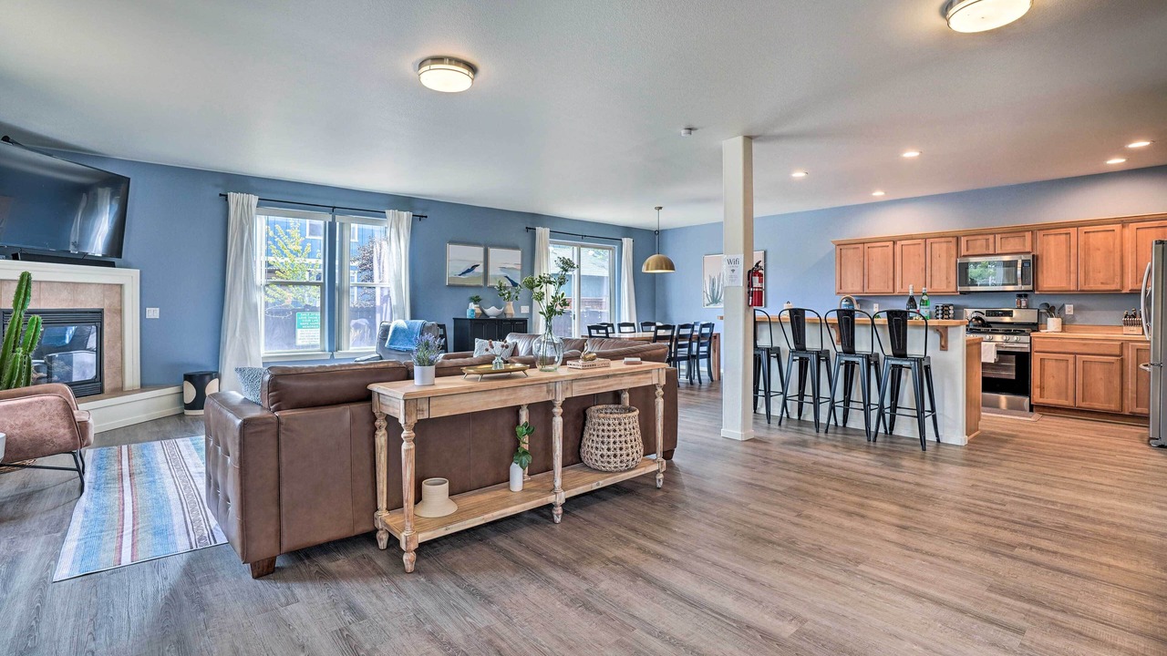 Photo of Others in Larkspur