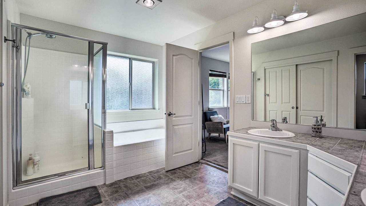 Photo of Others in Larkspur