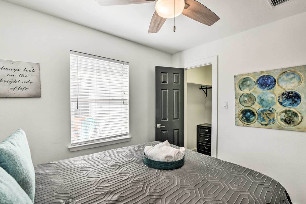 Photo of Bedroom in Galveston