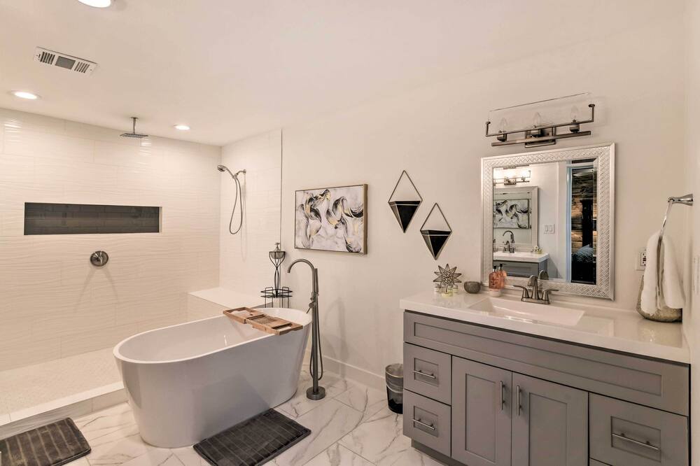 Photo of Bathroom in Galveston