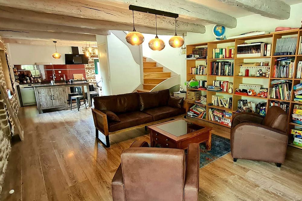 Photo of Livingroom in Saint-Pierre-de-Plesguen