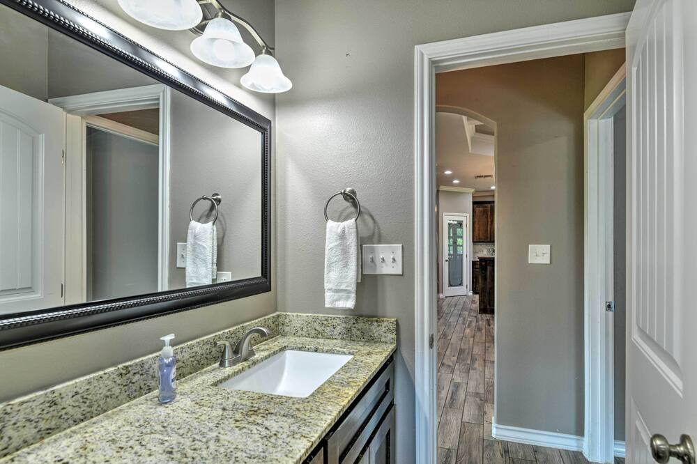 Photo of Bathroom in Aransas Pass