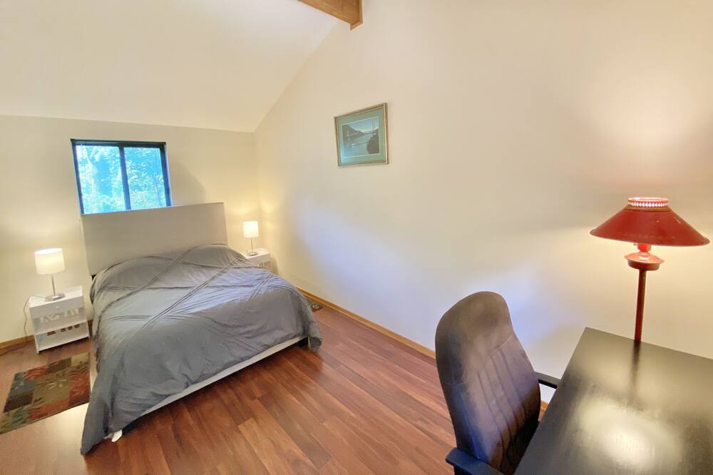 Photo of Bedroom in Cleveland Heights