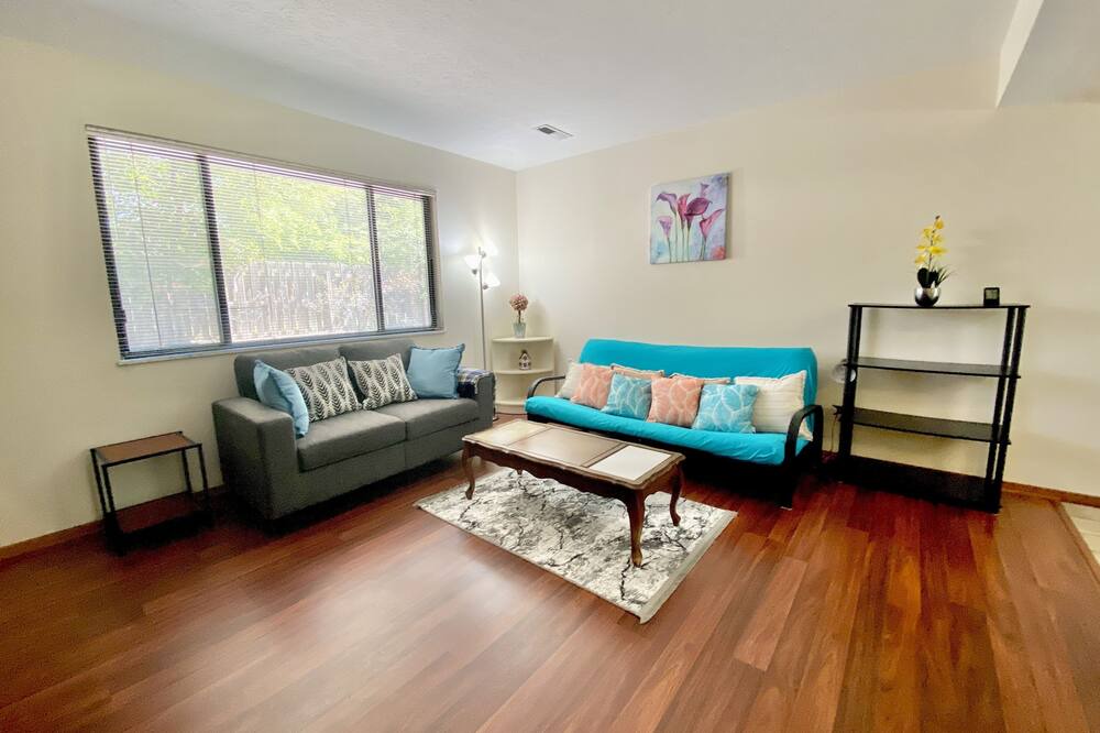 Photo of Livingroom in Cleveland Heights